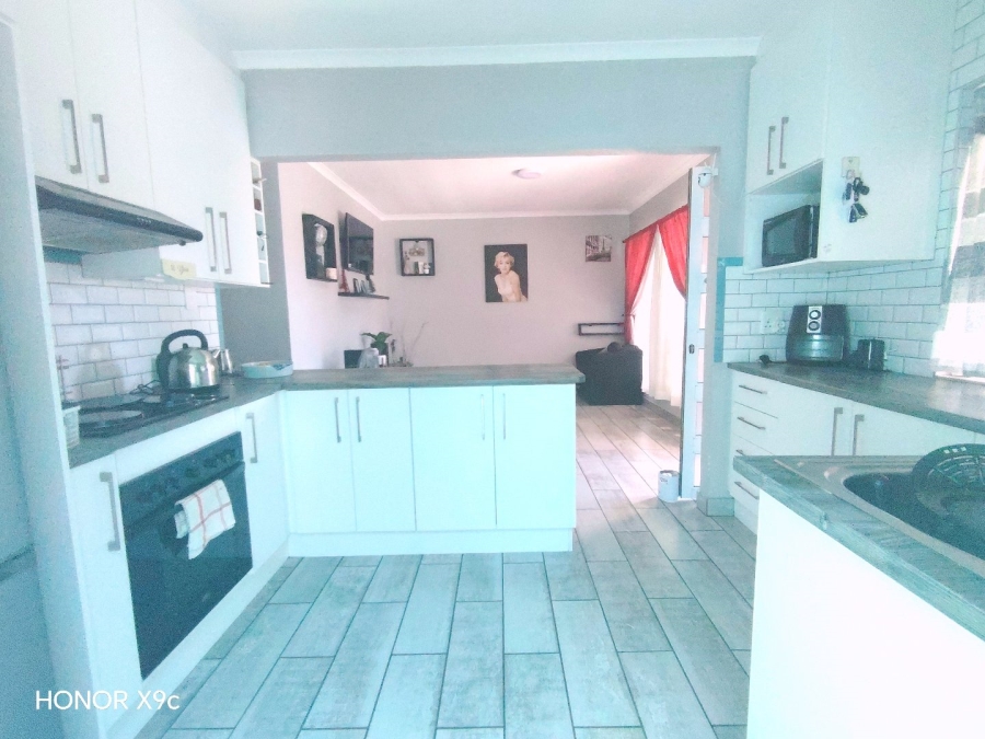 3 Bedroom Property for Sale in Silversands Western Cape